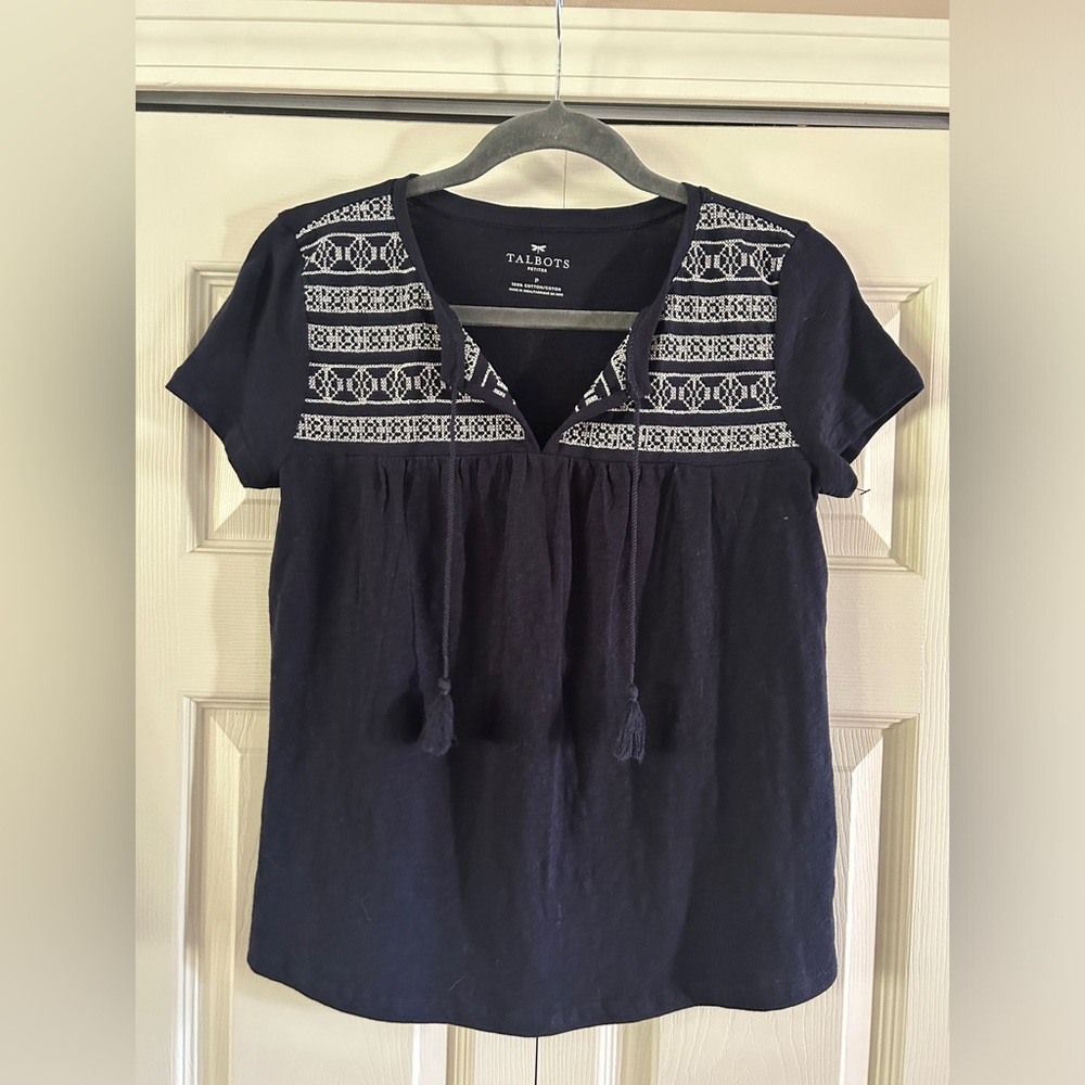 Talbots Top Women’s Size P Embroidery Peasant Style Navy White Short Sleeve